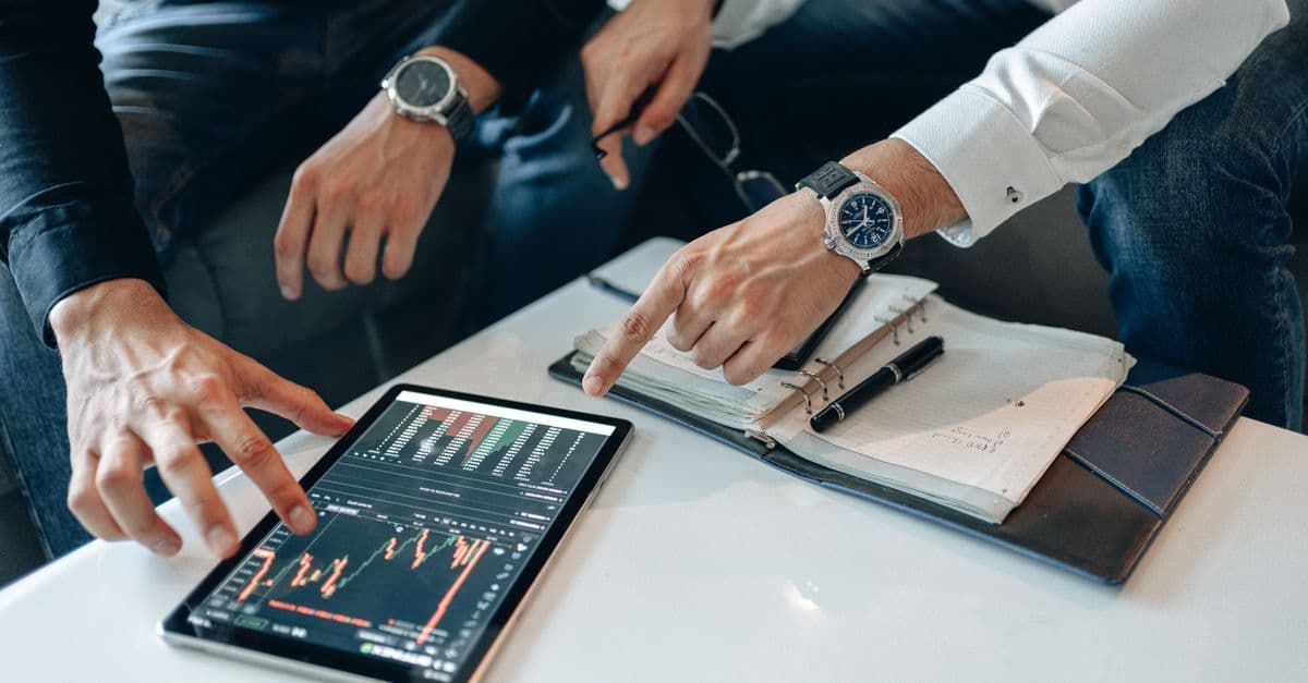 PropTech-Poker: Warum reebuild auf Baufirmen verzichtet